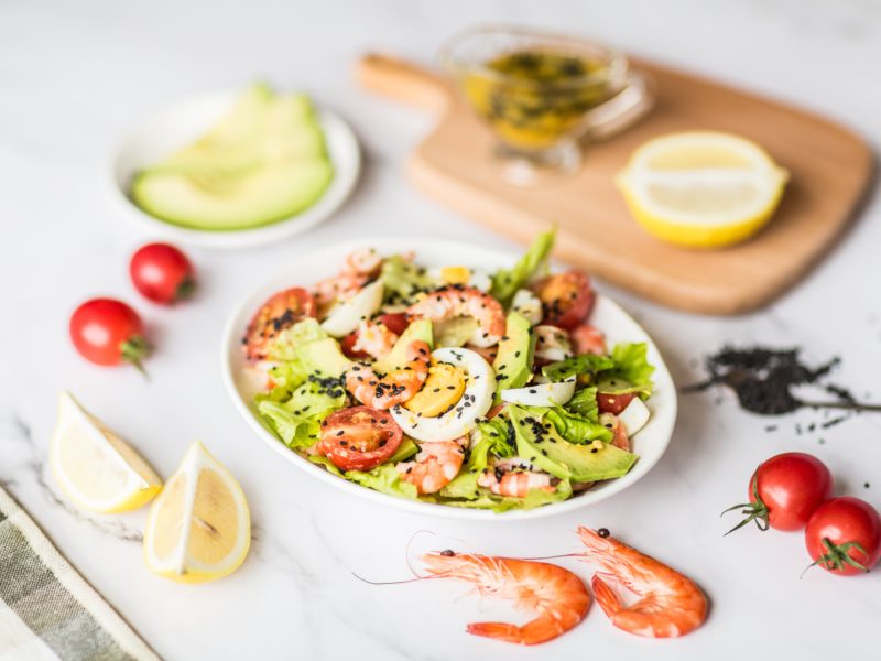 Salade de crevettes tropicales