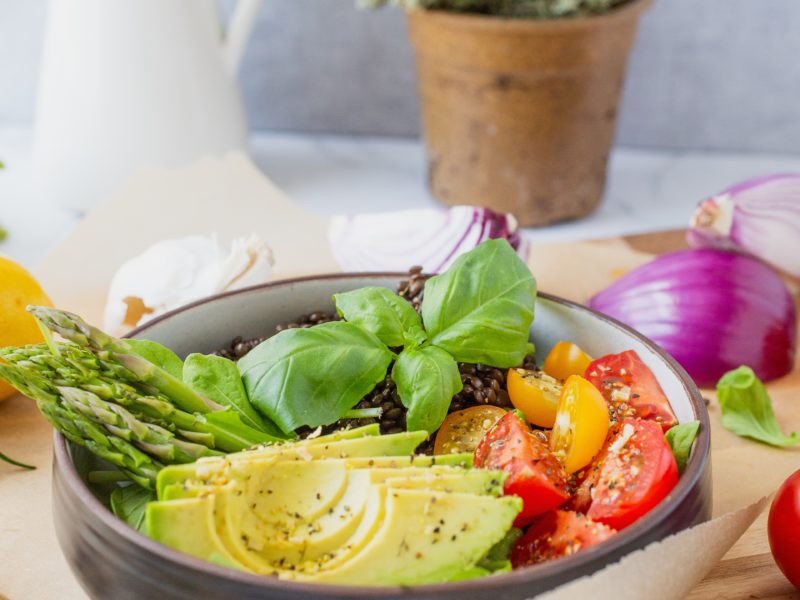 Salade de tomates cerise et avocat
