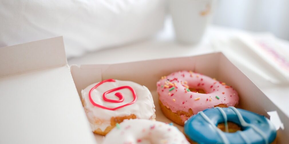 branch-sleeping-morning-spring-breakfast-sleepy-donut-sleep-donuts-springtime-takeout-food-delivery_t20_Zzn6eY