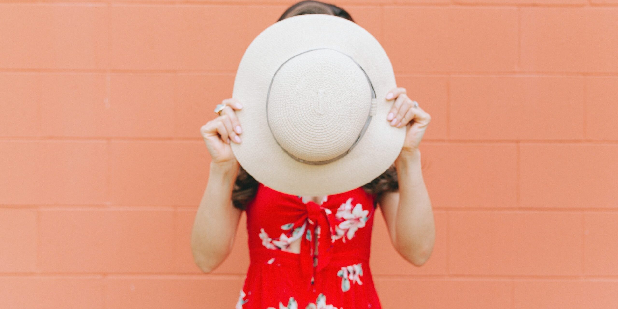 wall-colorful-red-summer-hat-hiding-beautiful-woman_t20_AlZQ6Z